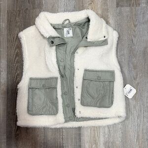Sherpa Vest with Quilted Pocket Detail - Cream & Sage